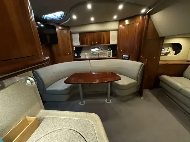 Cruisers Yachts 370 Express