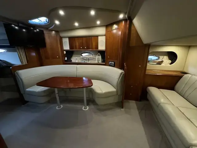 Cruisers Yachts 370 Express