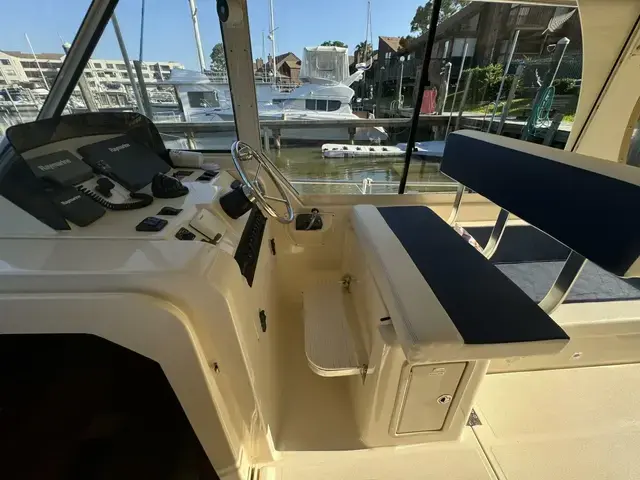 Mainship Boats 34 Pilot Hardtop