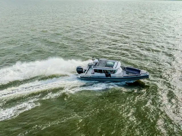 Axopar 28 Cabin