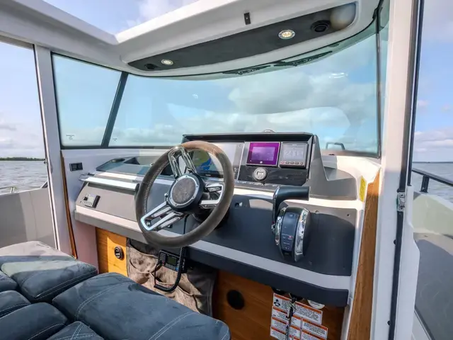 Axopar 28 Cabin