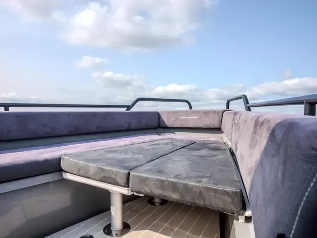 Axopar 28 Cabin