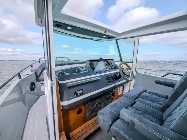 Axopar 28 Cabin