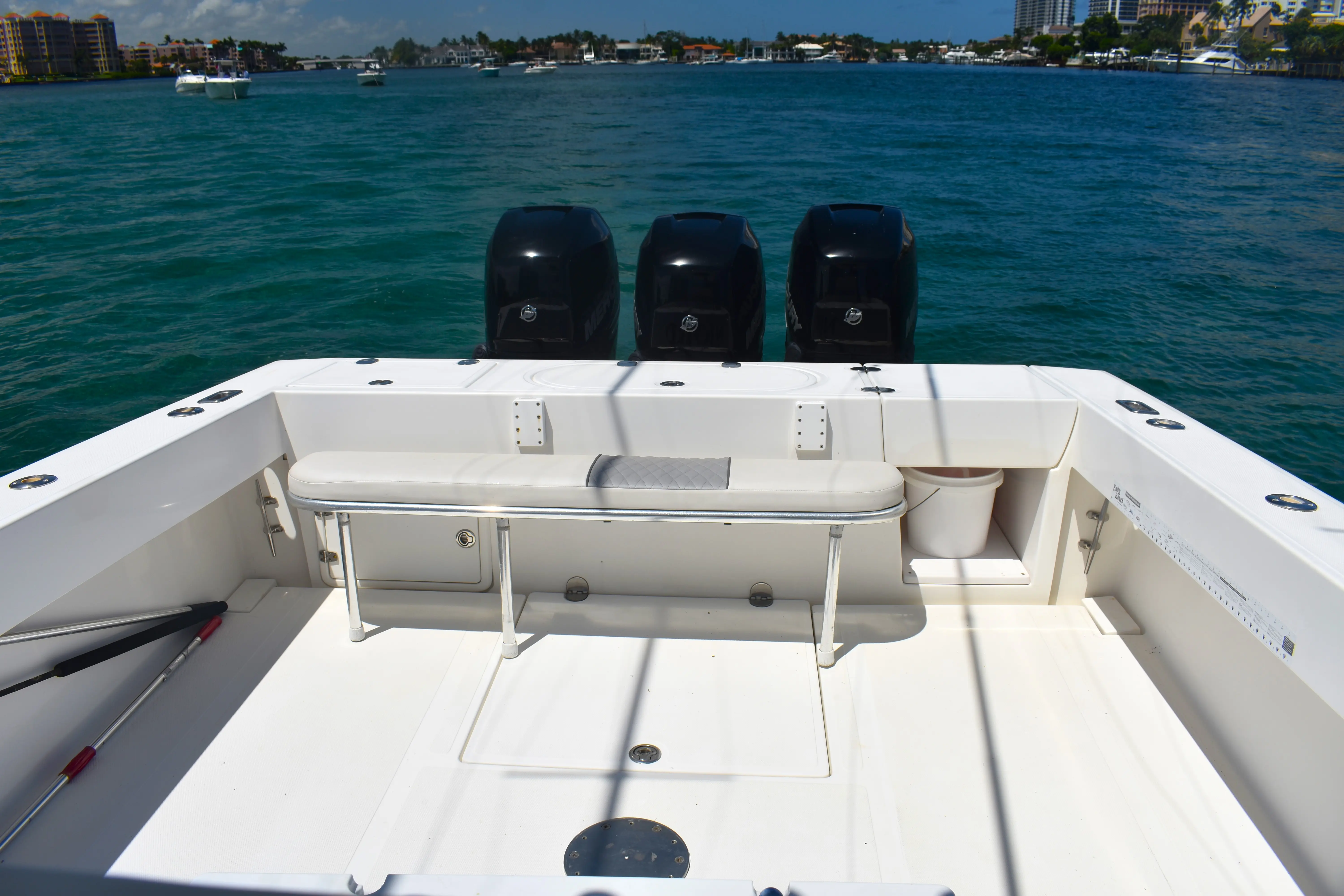 2005 Venture 39 open forward seating