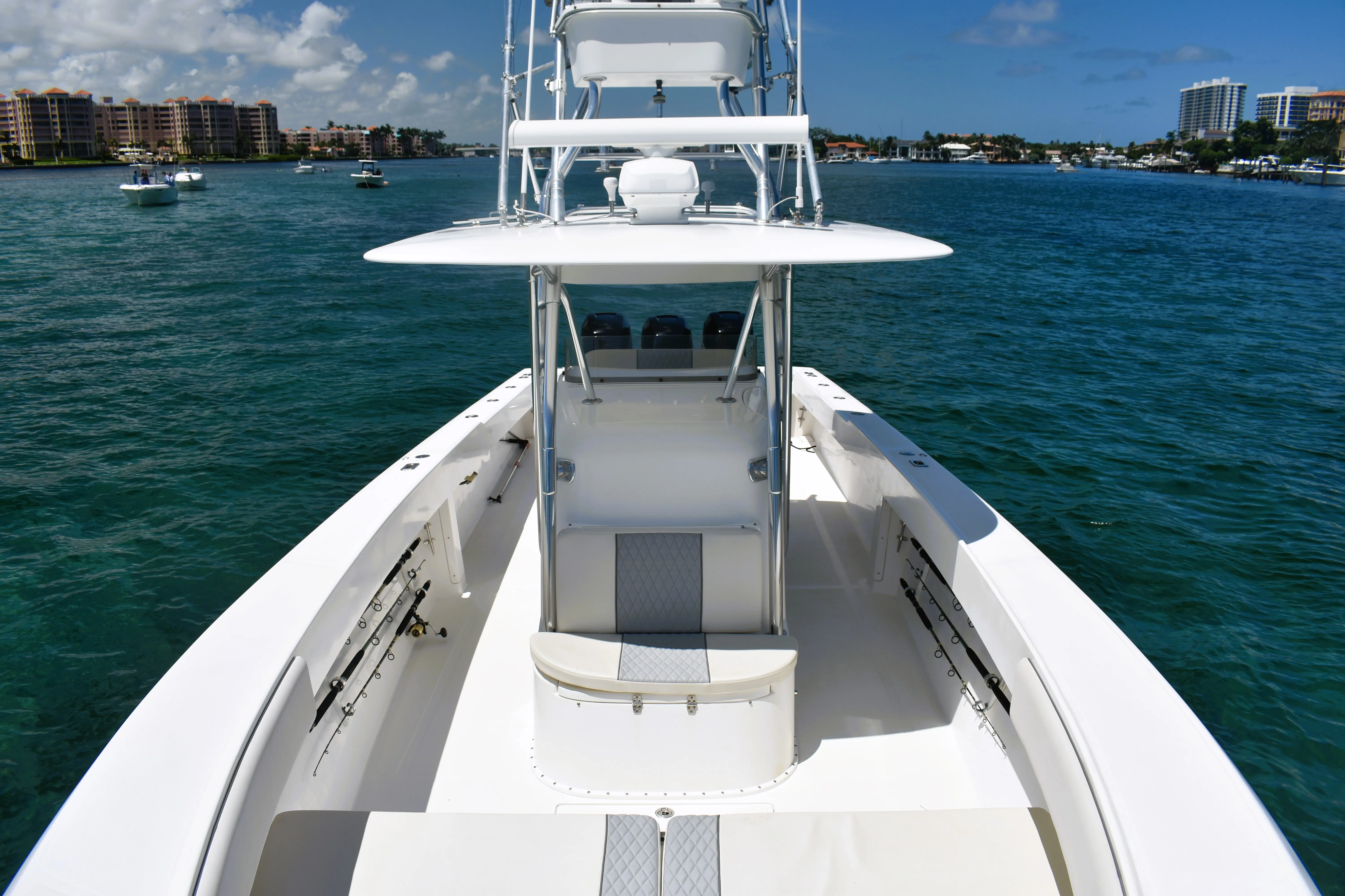 2005 Venture 39 open forward seating