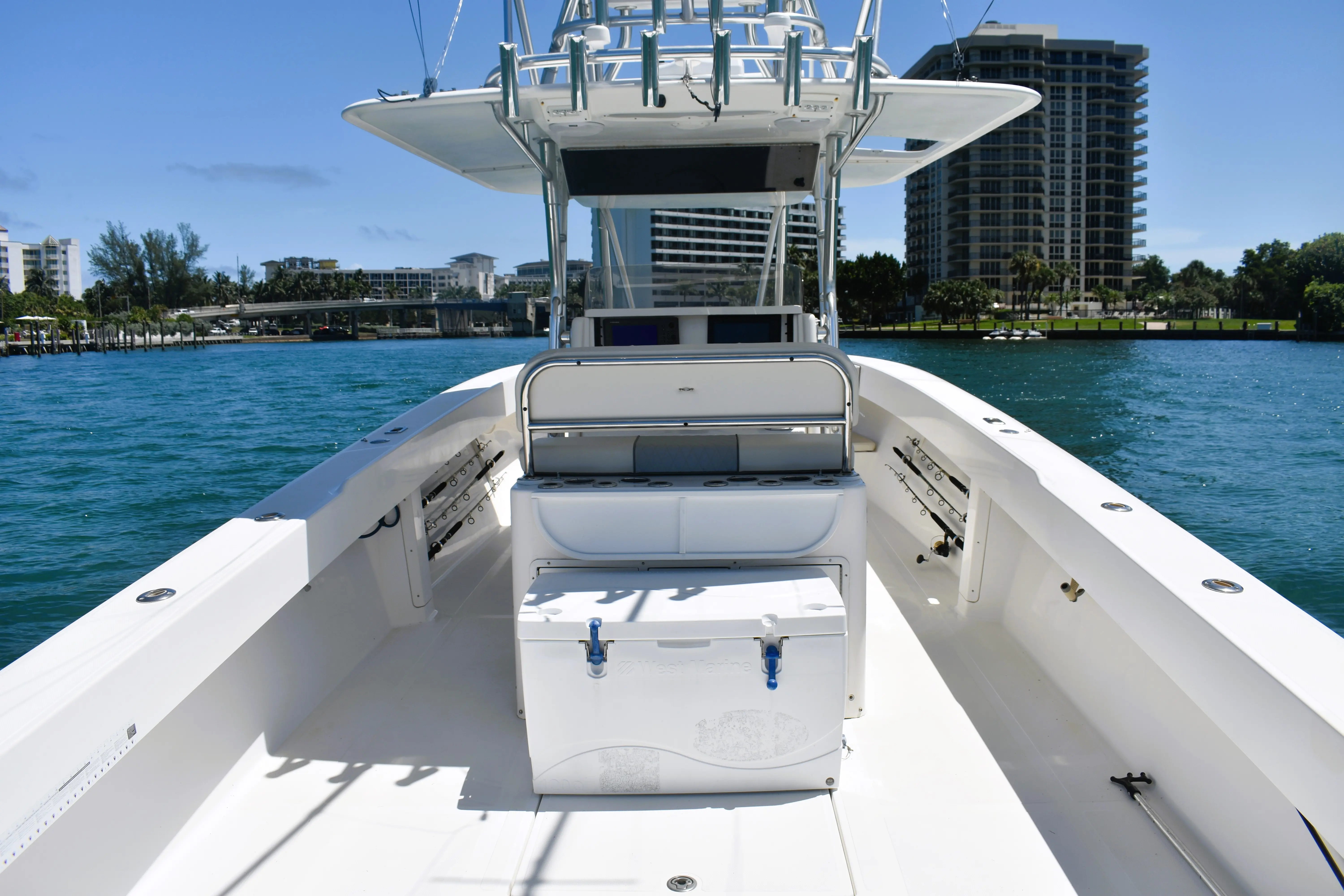 2005 Venture 39 open forward seating