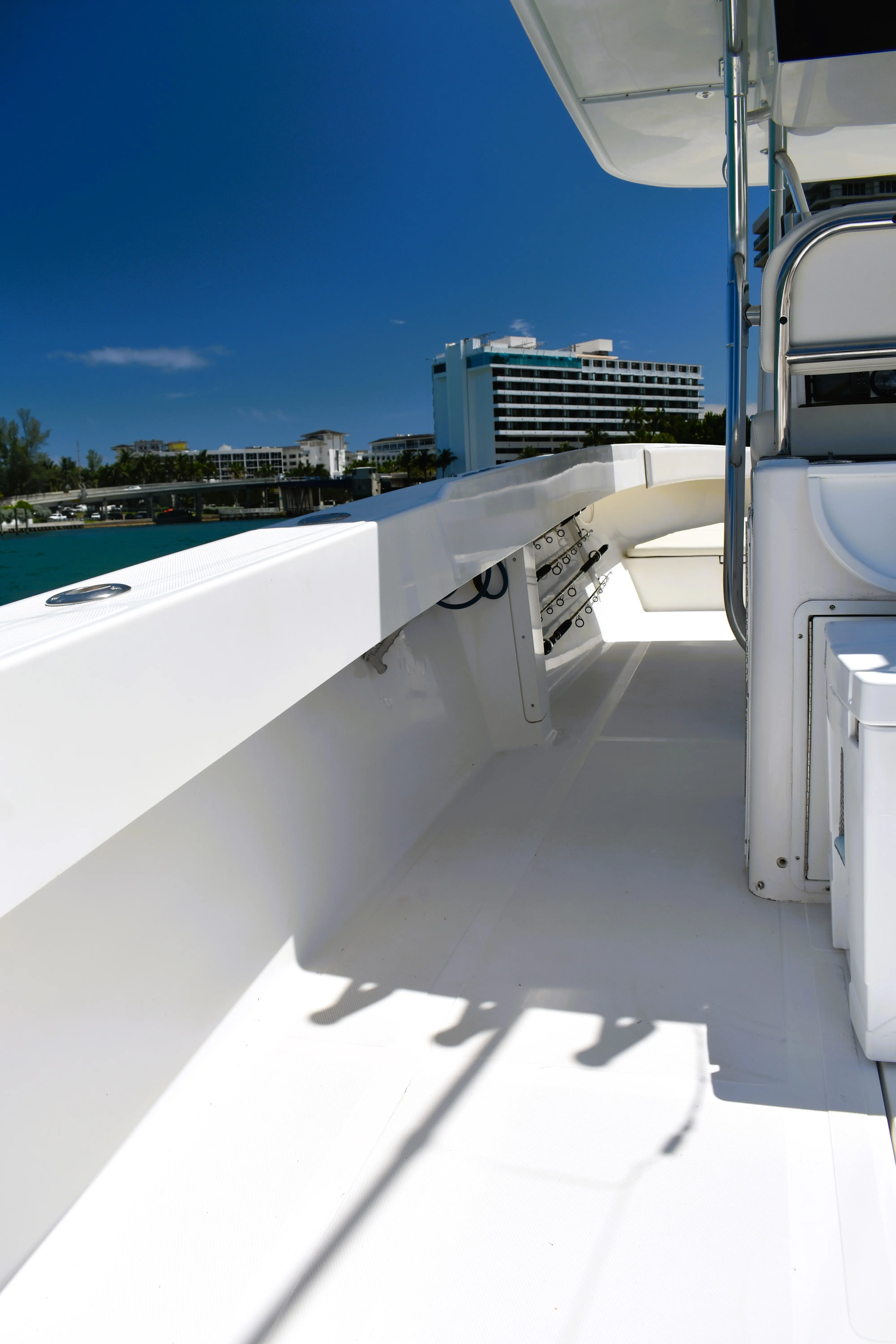 2005 Venture 39 open forward seating