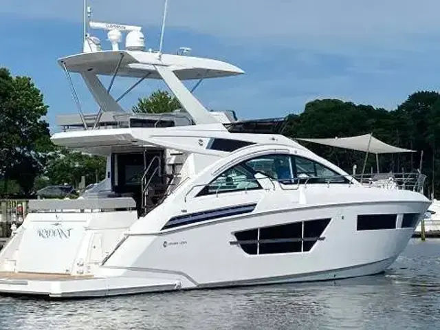 Cruisers Yachts 60 Fly