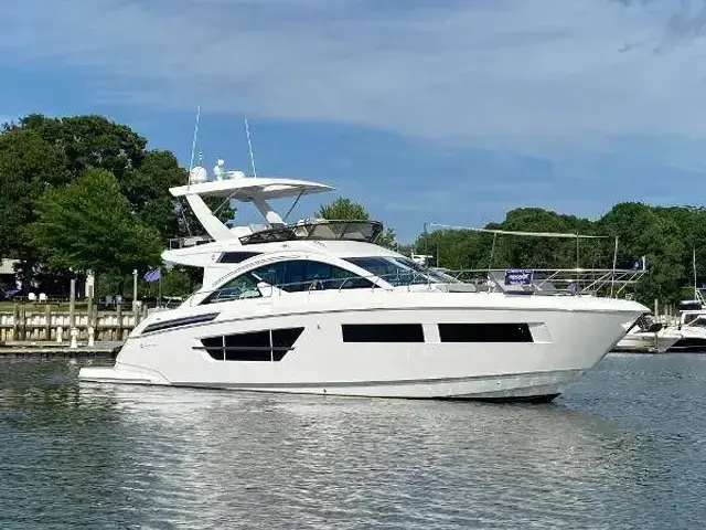 Cruisers Yachts 60 Fly