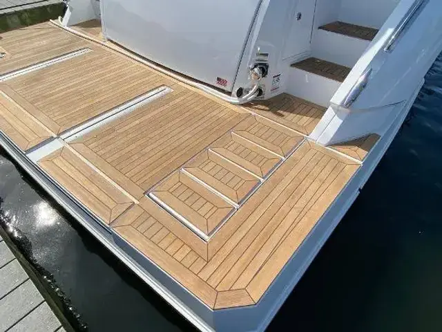 Cruisers Yachts 60 Fly