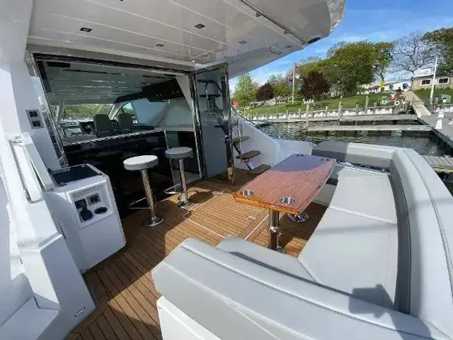 Cruisers Yachts 60 Fly