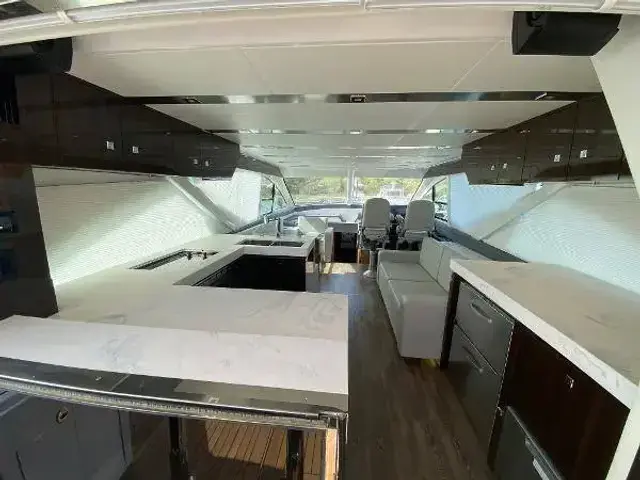 Cruisers Yachts 60 Fly