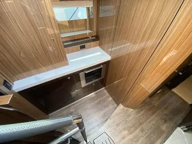 Cruisers Yachts 60 Fly