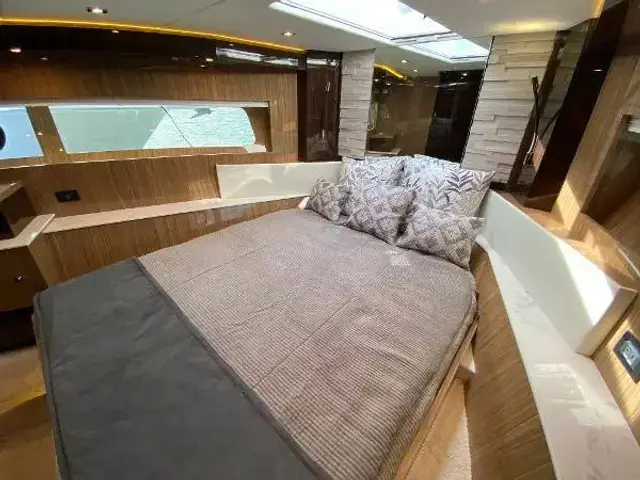 Cruisers Yachts 60 Fly