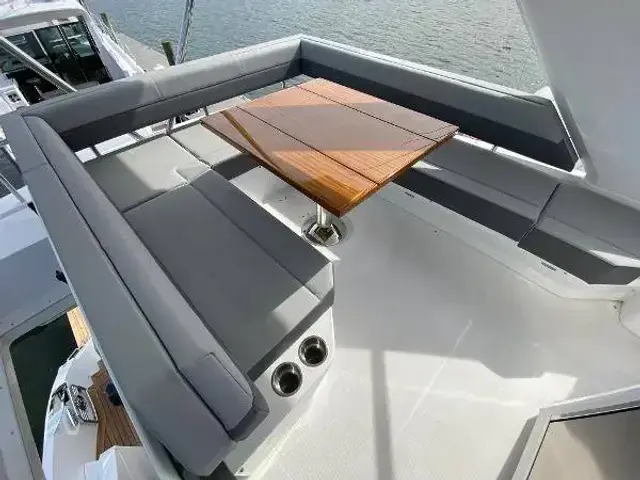 Cruisers Yachts 60 Fly