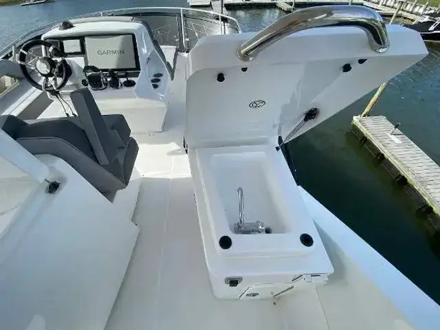 Cruisers Yachts 60 Fly