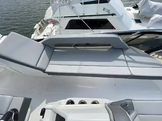 Cruisers Yachts 60 Fly