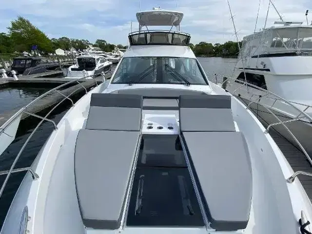 Cruisers Yachts 60 Fly