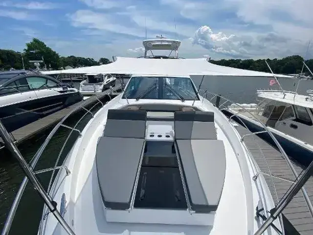 Cruisers Yachts 60 Fly