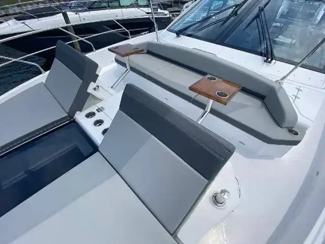 Cruisers Yachts 60 Fly