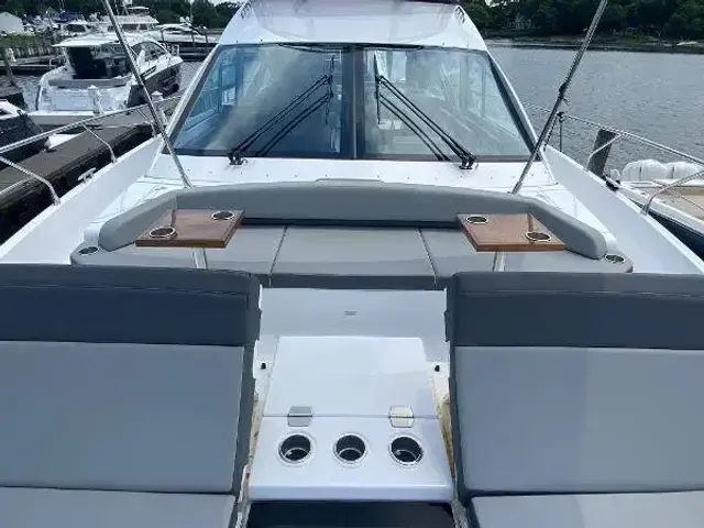 Cruisers Yachts 60 Fly