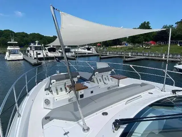 Cruisers Yachts 60 Fly