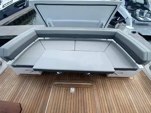 Cruisers Yachts 60 Fly