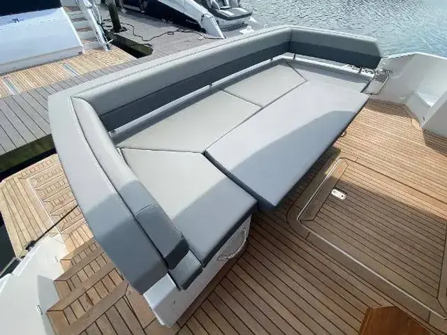 Cruisers Yachts 60 Fly