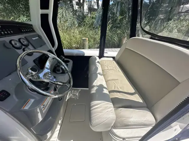 Boston Whaler 250 Outrage