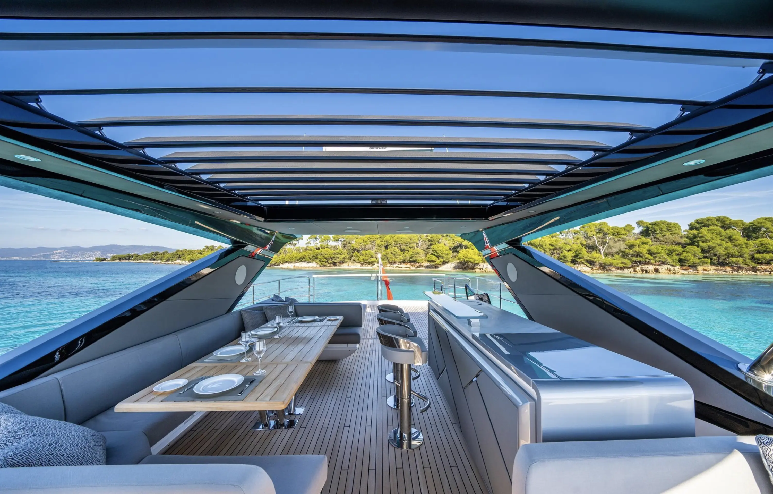 2024 Sunseeker 88 yacht