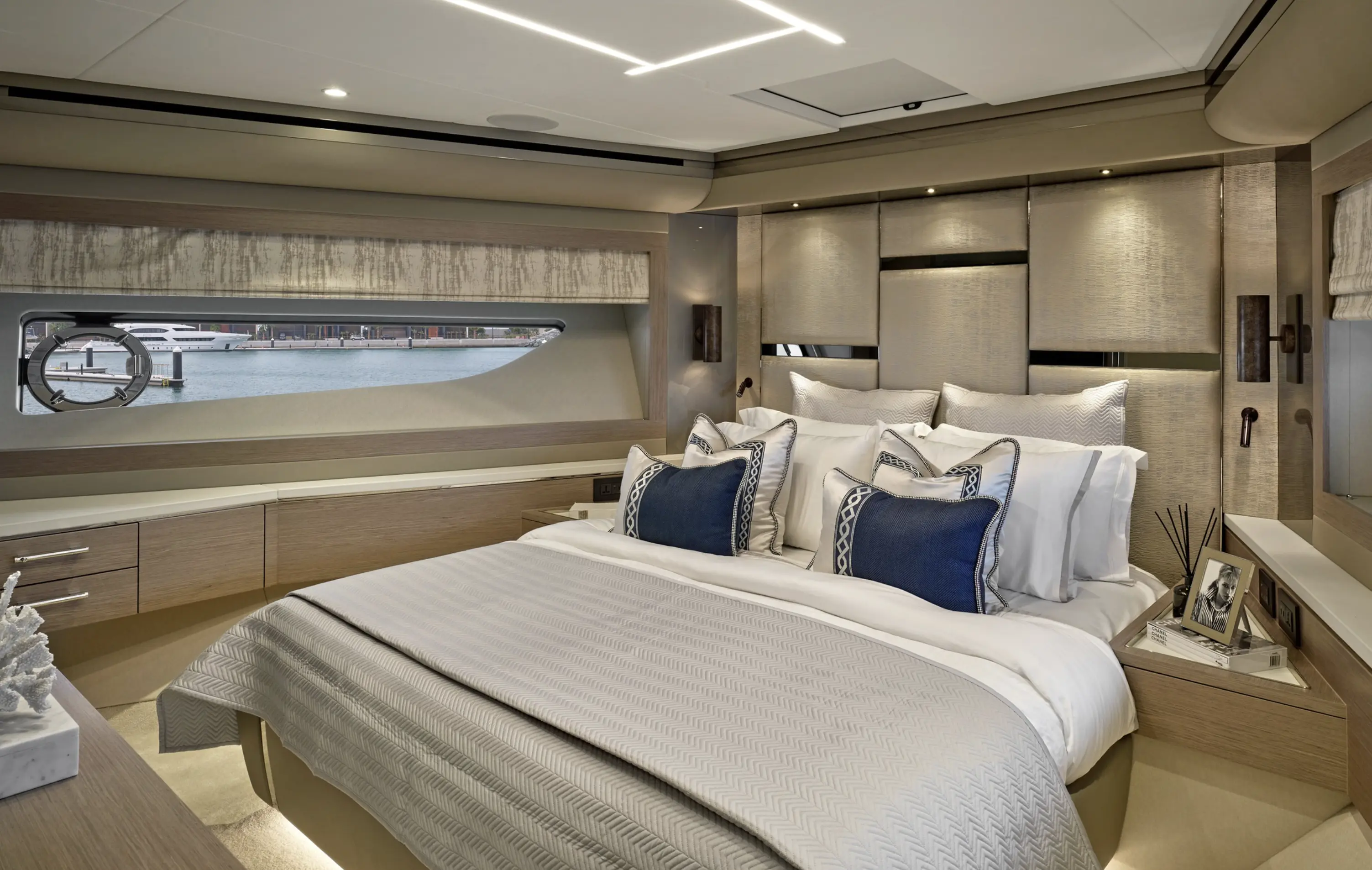 2024 Sunseeker 88 yacht