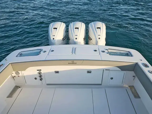 Regulator Boats 37