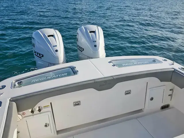 Regulator Boats 31