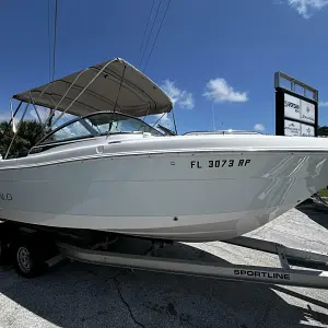 2017 Robalo R227