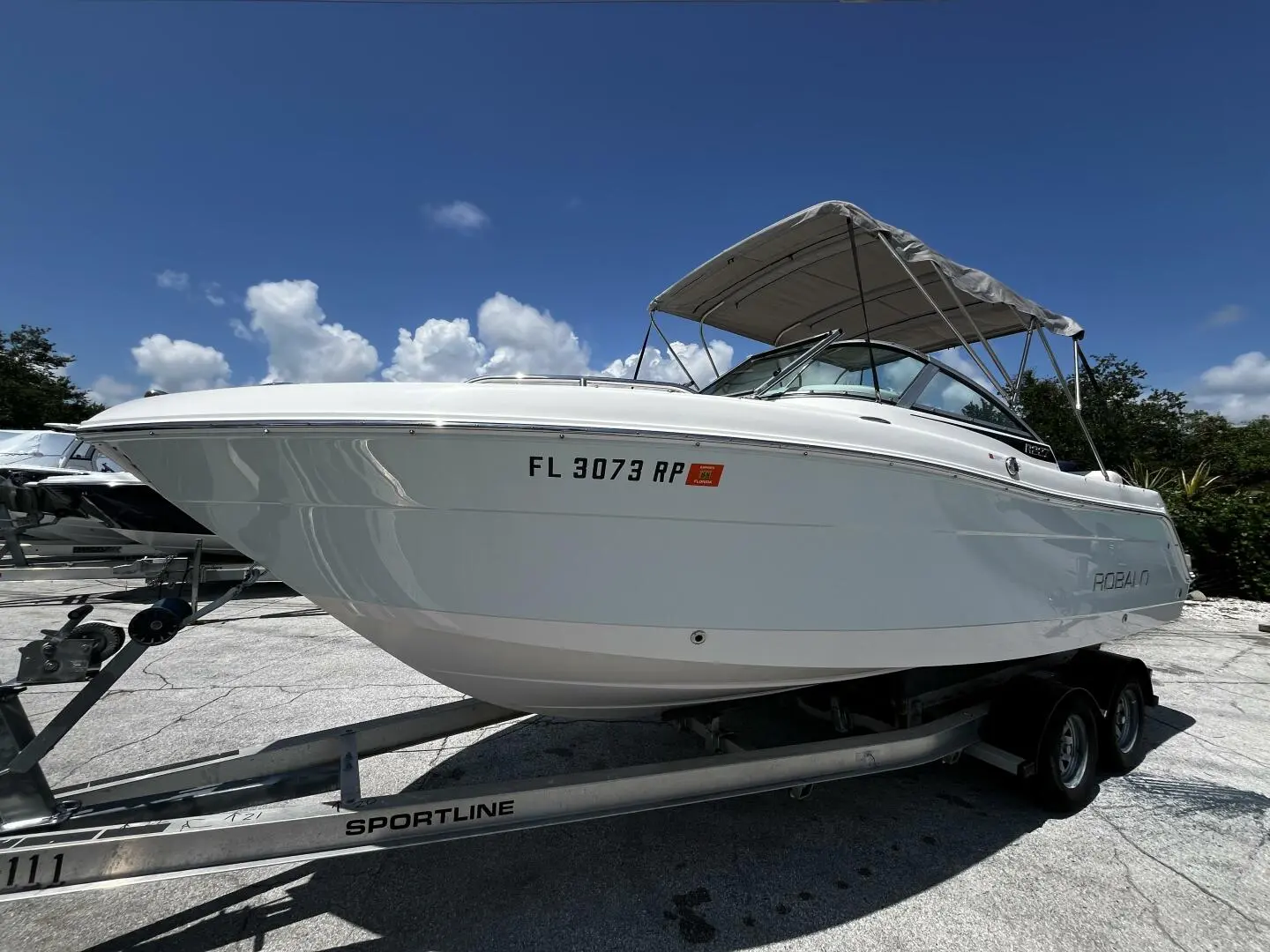 2017 Robalo r227