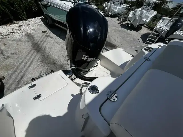 Robalo R227