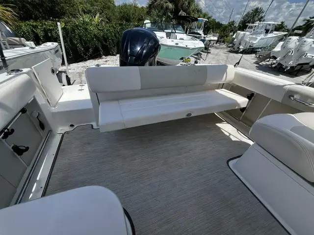 Robalo R227