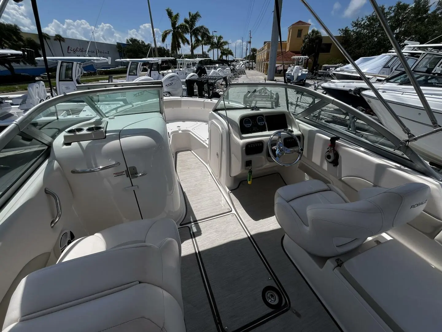 2017 Robalo r227