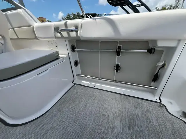 Robalo R227