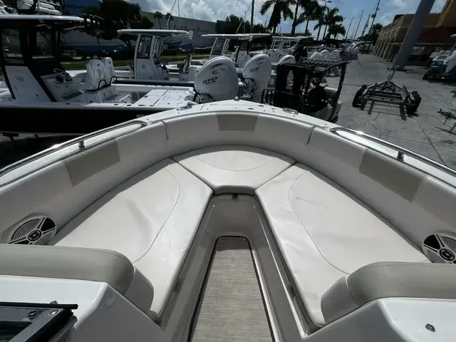 Robalo R227