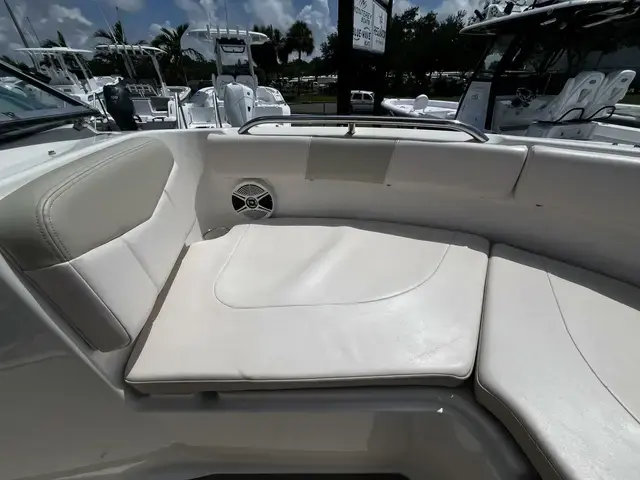 Robalo R227