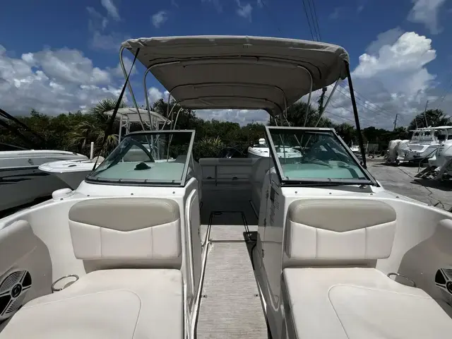 Robalo R227