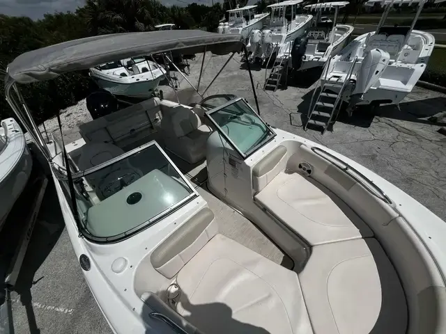 Robalo R227