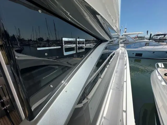 2024 Azimut flybridge 68