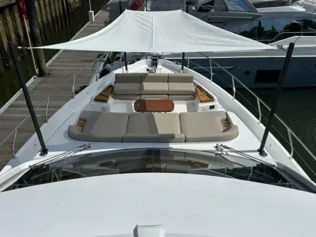 Azimut Flybridge 68