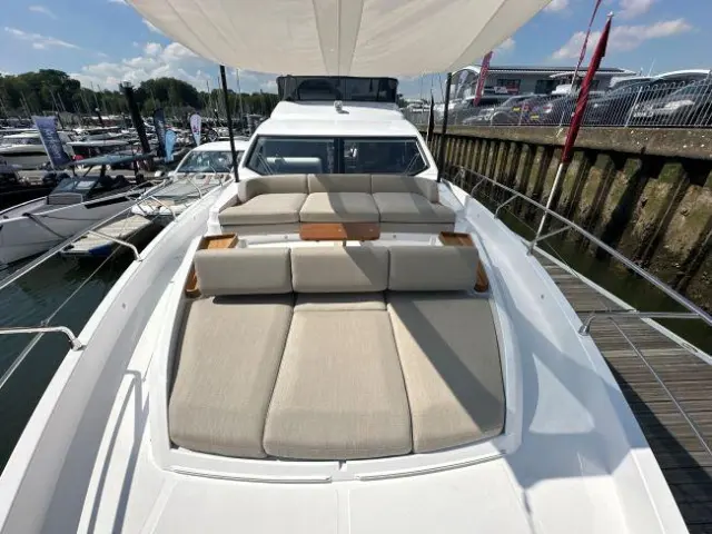 2024 Azimut flybridge 68