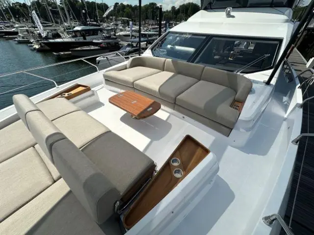 2024 Azimut flybridge 68