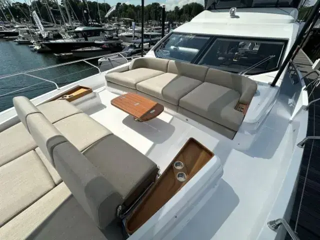 Azimut Flybridge 68