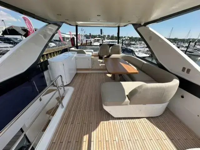 Azimut Flybridge 68