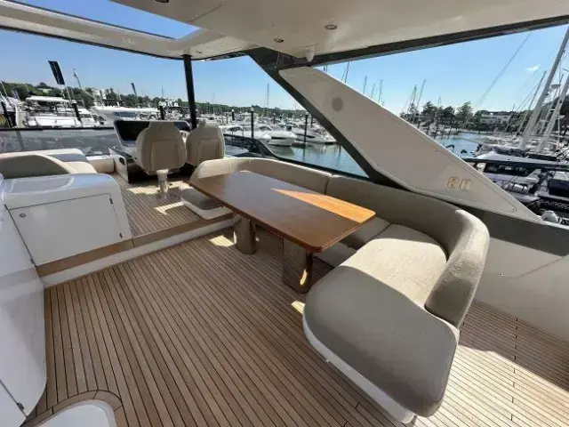 Azimut Flybridge 68